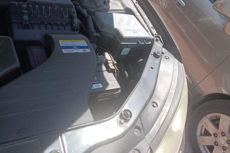 Used Hyundai Santa Fe Classic 2011 2.4 Ultimate Edition 7-Seater Two-Wheel Drive Engine Bay Left