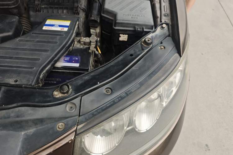 Used Hyundai Santa Fe Classic 2011 2.4 Ultimate Edition 7-Seater Two-Wheel Drive Engine Bay Left