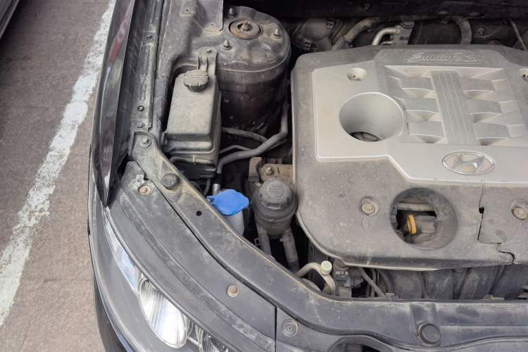 Used Hyundai Santa Fe Classic 2011 2.4 Comfort Edition 7-Seater Two-Wheel Drive Engine Bay Right