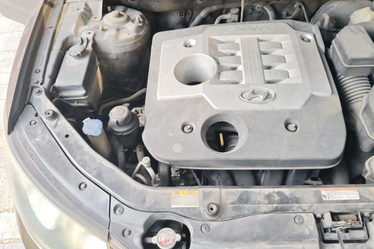 Used Hyundai Santa Fe Classic 2011 2.4 Ultimate Edition 7-Seater Two-Wheel Drive Engine Bay Right