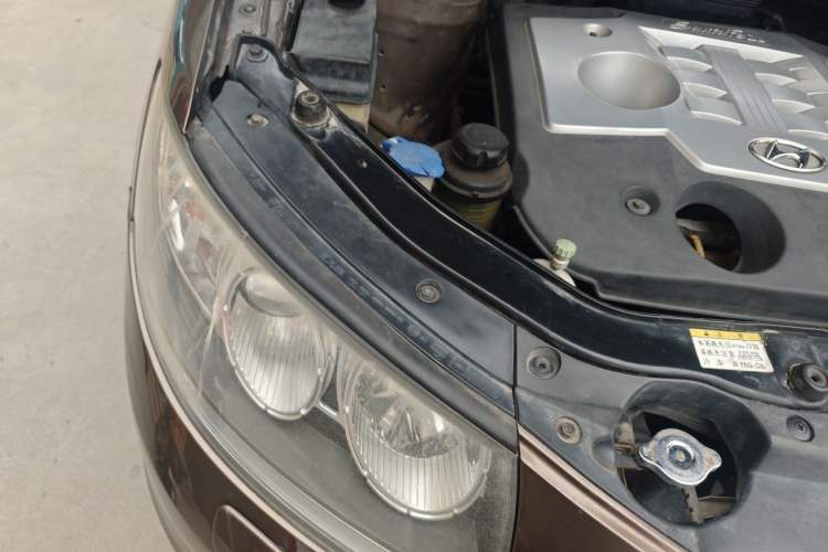 Used Hyundai Santa Fe Classic 2011 2.4 Ultimate Edition 7-Seater Two-Wheel Drive Engine Bay Right