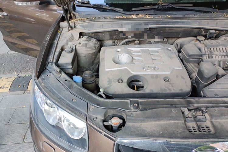 Used Hyundai Santa Fe Classic 2011 2.4 Ultimate Edition 7-Seater Two-Wheel Drive Engine Bay Right