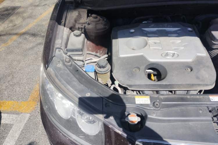 Used Hyundai Santa Fe Classic 2011 2.4 Comfort Edition 7-Seater Two-Wheel Drive Engine Bay Right