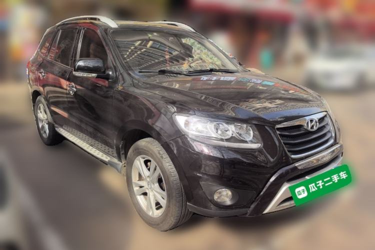 Used Hyundai Santa Fe Classic 2011 2.4 Comfort Edition 7-Seater Two-Wheel Drive Front Right 45 Deg