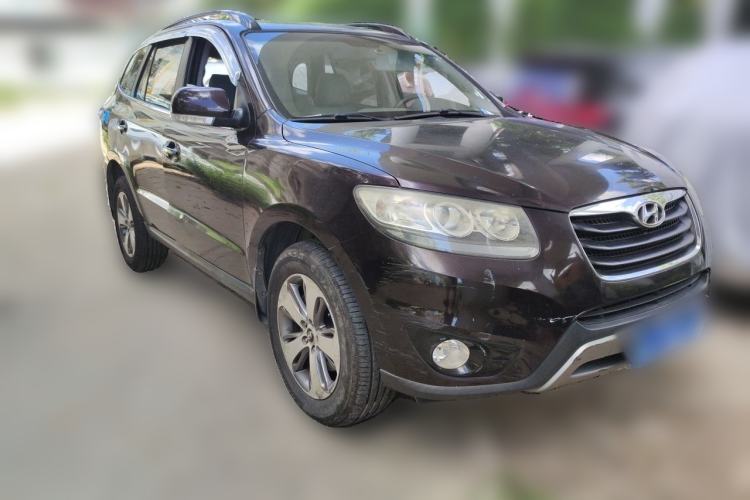 Used Hyundai Santa Fe Classic 2011 2.4 Comfort Edition 7-Seater Two-Wheel Drive Front Right 45 Deg