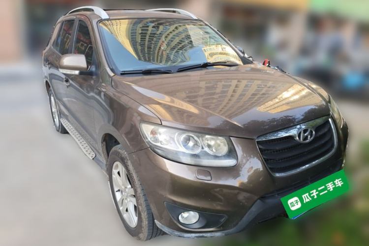 Used Hyundai Santa Fe Classic 2011 2.4 Ultimate Edition 7-Seater Two-Wheel Drive Front Right 45 Deg