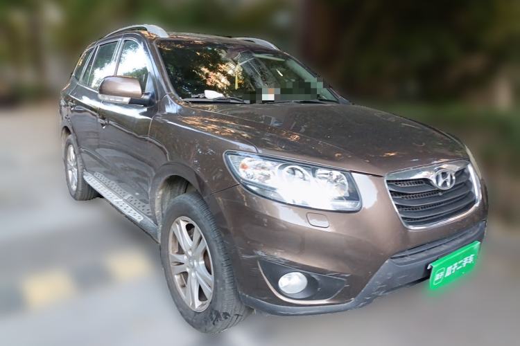 Used Hyundai Santa Fe Classic 2011 2.4 Ultimate Edition 7-Seater Two-Wheel Drive Front Right 45 Deg