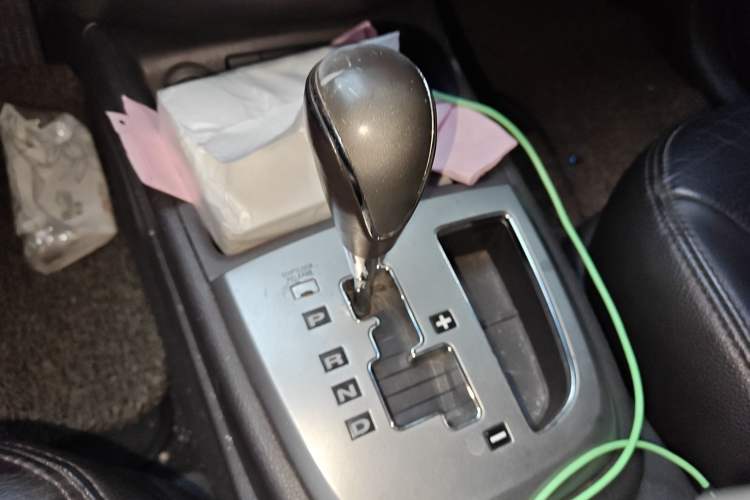 Used Hyundai Santa Fe Classic 2011 2.4 Comfort Edition 7-Seater Two-Wheel Drive Gear Lever