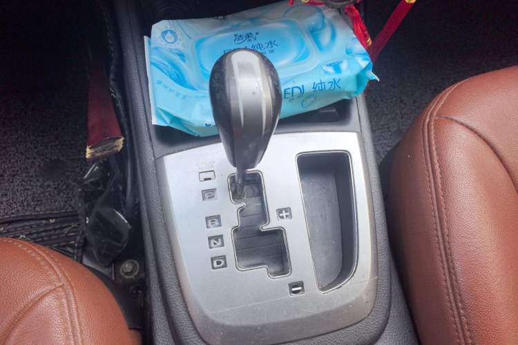 Used Hyundai Santa Fe Classic 2011 2.4 Comfort Edition 7-Seater Two-Wheel Drive Gear Lever