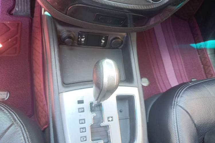 Used Hyundai Santa Fe Classic 2011 2.4 Ultimate Edition 7-Seater Two-Wheel Drive Gear Lever