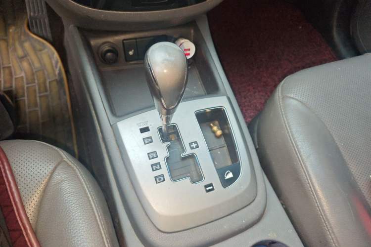 Used Hyundai Santa Fe Classic 2011 2.4 Ultimate Edition 7-Seater Two-Wheel Drive Gear Lever