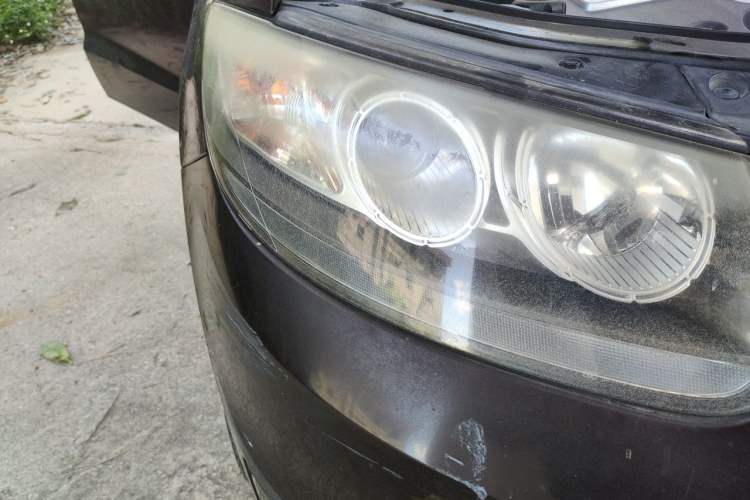 Used Hyundai Santa Fe Classic 2011 2.4 Comfort Edition 7-Seater Two-Wheel Drive Right Front Headlight