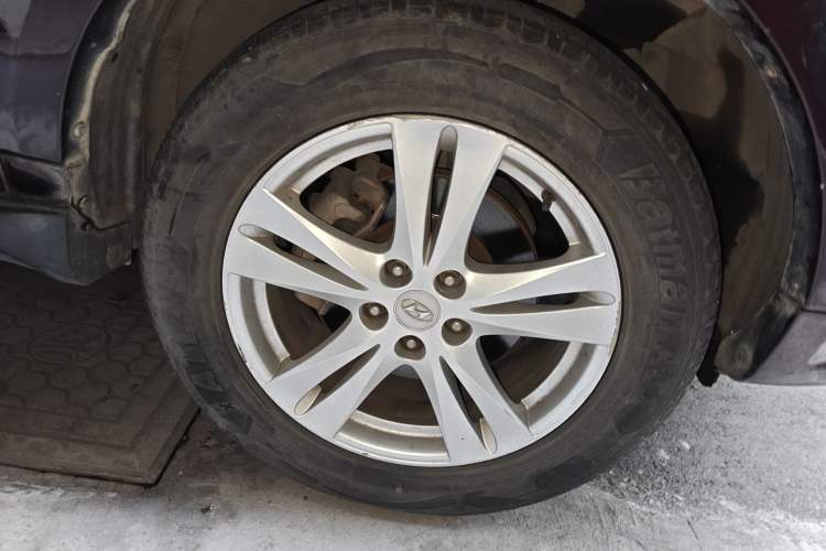 Used Hyundai Santa Fe Classic 2011 2.4 Comfort Edition 7-Seater Two-Wheel Drive Right Front Wheel Hub