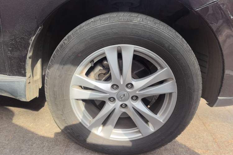 Used Hyundai Santa Fe Classic 2011 2.4 Comfort Edition 7-Seater Two-Wheel Drive Right Front Wheel Hub