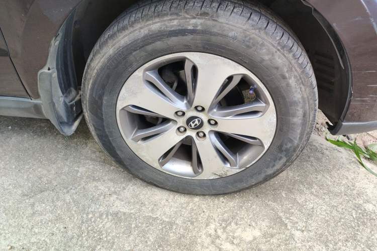 Used Hyundai Santa Fe Classic 2011 2.4 Comfort Edition 7-Seater Two-Wheel Drive Right Front Wheel Hub