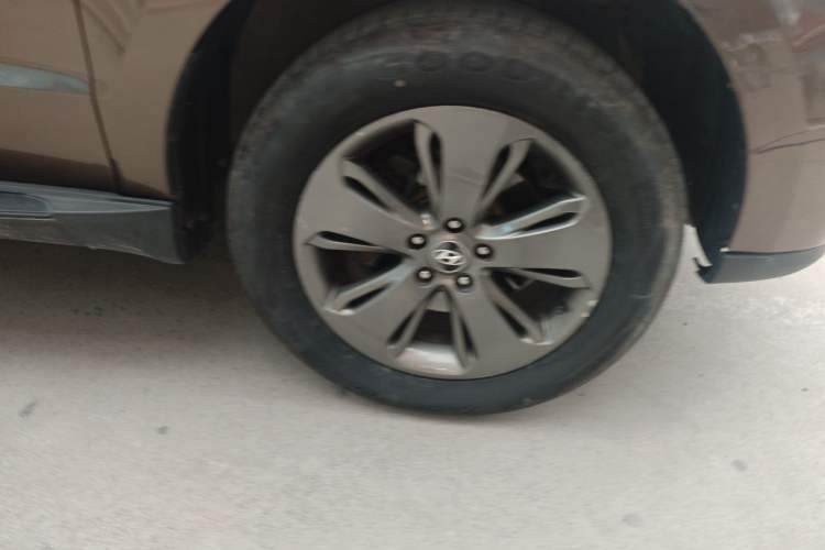 Used Hyundai Santa Fe Classic 2011 2.4 Ultimate Edition 7-Seater Two-Wheel Drive Right Front Wheel Hub