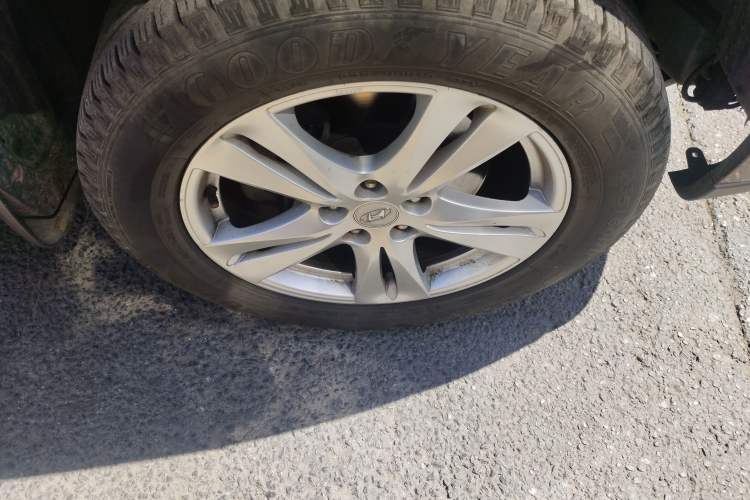 Used Hyundai Santa Fe Classic 2011 2.4 Comfort Edition 7-Seater Two-Wheel Drive Right Front Wheel Hub