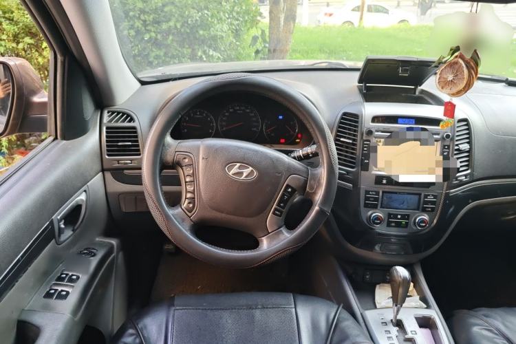 Used Hyundai Santa Fe Classic 2011 2.4 Ultimate Edition 7-Seater Two-Wheel Drive Steering Wheel