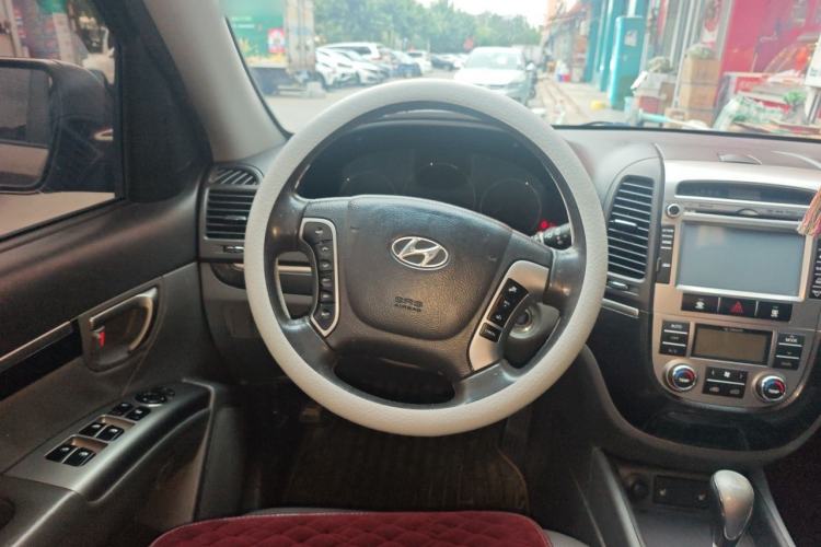 Used Hyundai Santa Fe Classic 2011 2.4 Ultimate Edition 7-Seater Two-Wheel Drive Steering Wheel