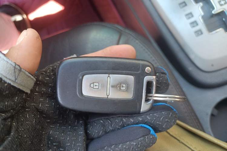 Used Hyundai Santa Fe Classic 2011 2.4 Ultimate Edition 7-Seater Two-Wheel Drive Vehicle Key