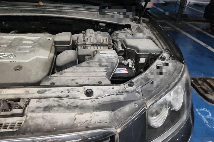 Used Hyundai Santa Fe Classic 2011 2.4 Luxury Edition 7-Seater Two-Wheel Drive Engine Bay Left
