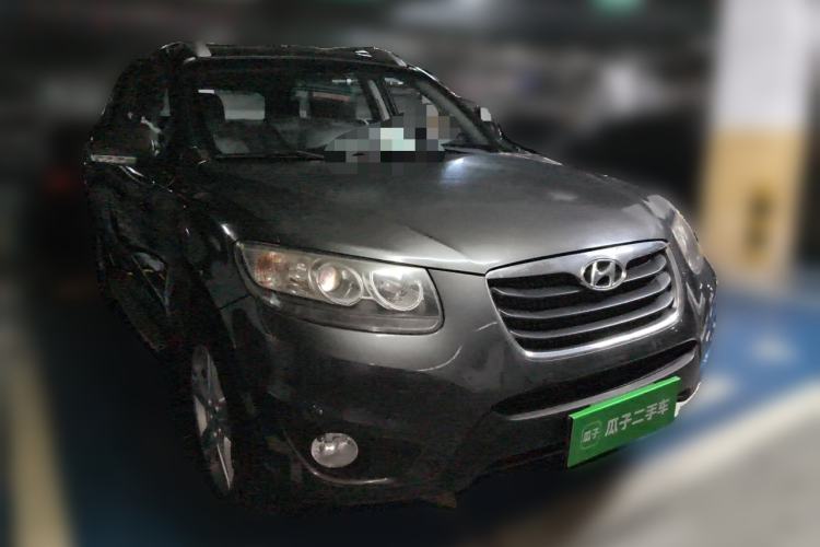 Used Hyundai Santa Fe Classic 2011 2.4 Luxury Edition 7-Seater Two-Wheel Drive Front Right 45 Deg
