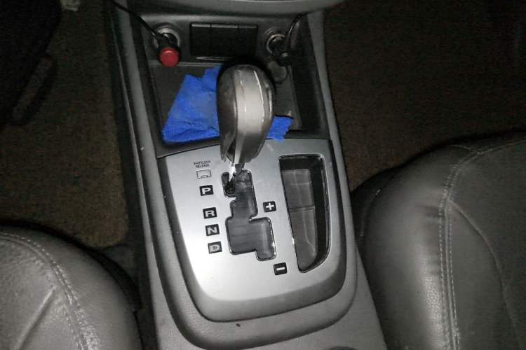 Used Hyundai Santa Fe Classic 2011 2.4 Luxury Edition 7-Seater Two-Wheel Drive Gear Lever