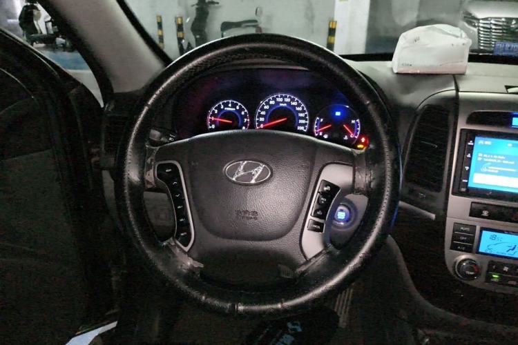 Used Hyundai Santa Fe Classic 2011 2.4 Luxury Edition 7-Seater Two-Wheel Drive Steering Wheel