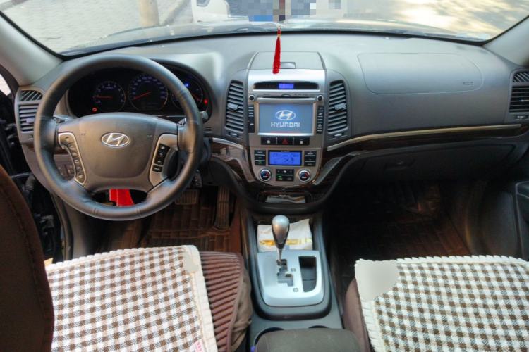 Used Hyundai Santa Fe Classic 2012 2.4 Comfort Edition 7-Seater Four-Wheel Drive Center Console