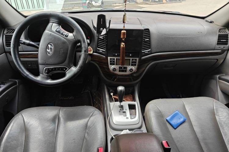 Used Hyundai Santa Fe Classic 2012 2.4 Luxury Edition 7-Seater Four-Wheel Drive Center Console