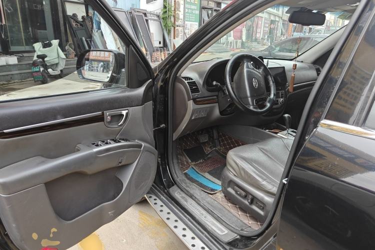 Used Hyundai Santa Fe Classic 2012 2.4 Luxury Edition 7-Seater Four-Wheel Drive Driver Seat