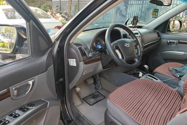 Used Hyundai Santa Fe Classic 2012 2.4 Comfort Edition 5-Seater Two-Wheel Drive Driver Seat