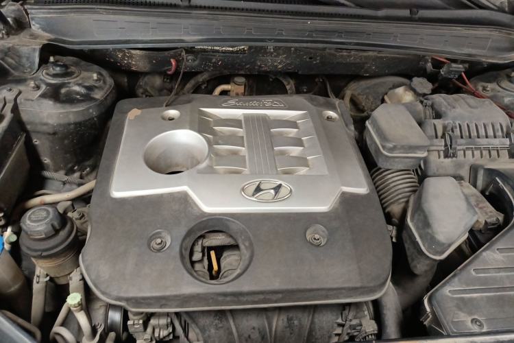 Used Hyundai Santa Fe Classic 2012 2.4 Luxury Edition 7-Seater Four-Wheel Drive Engine Bay