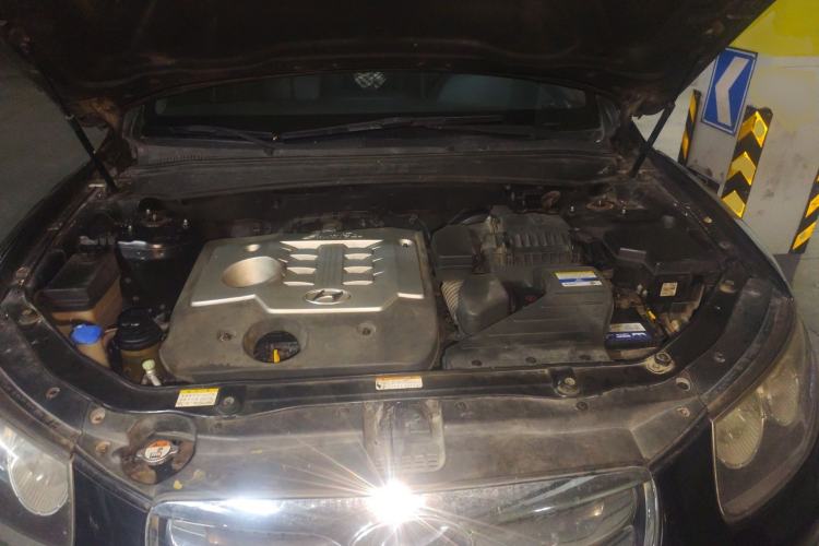 Used Hyundai Santa Fe Classic 2012 2.4 Comfort Edition 7-Seater Four-Wheel Drive Engine Bay
