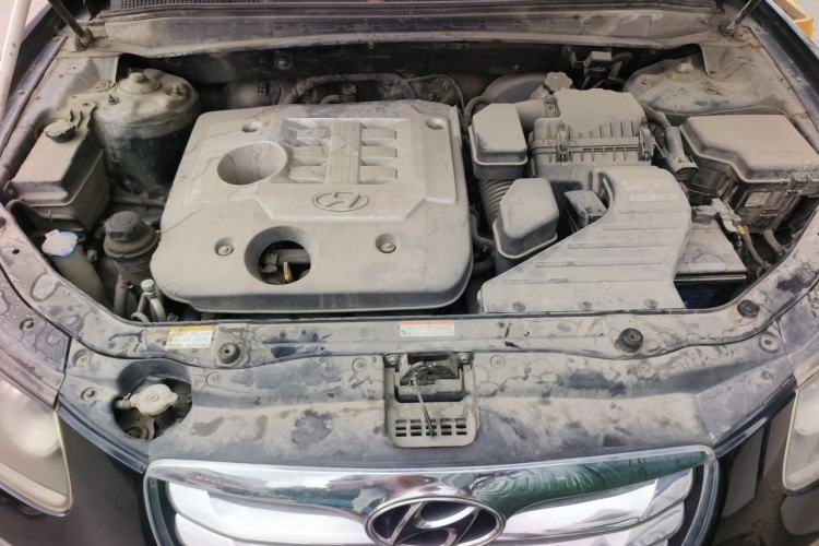 Used Hyundai Santa Fe Classic 2012 2.4 Comfort Edition 7-Seater Four-Wheel Drive Engine Bay