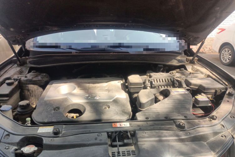 Used Hyundai Santa Fe Classic 2012 2.4 Ultimate Edition 7-Seater Four-Wheel Drive Engine Bay