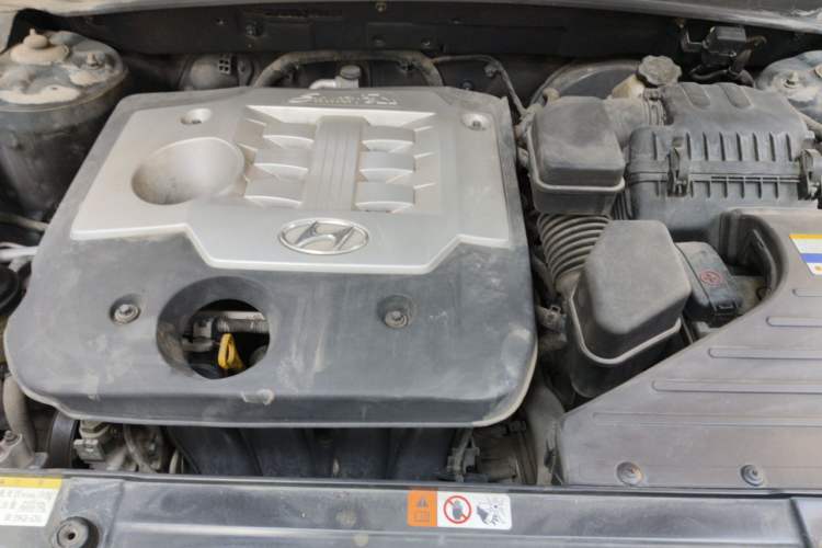 Used Hyundai Santa Fe Classic 2012 2.4 Comfort Edition 7-Seater Four-Wheel Drive Engine Bay