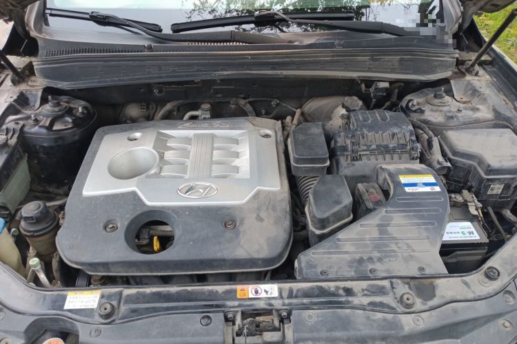 Used Hyundai Santa Fe Classic 2012 2.4 Comfort Edition 7-Seater Four-Wheel Drive Engine Bay