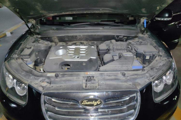 Used Hyundai Santa Fe Classic 2012 2.4 Luxury Edition Five-Seater Two-Wheel Drive Engine Bay