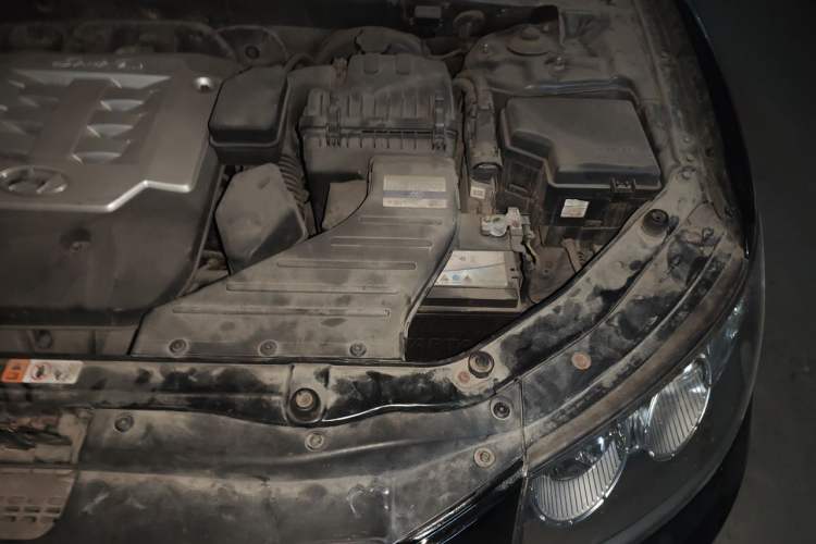 Used Hyundai Santa Fe Classic 2012 2.4 Comfort Edition 7-Seater Four-Wheel Drive Engine Bay Left