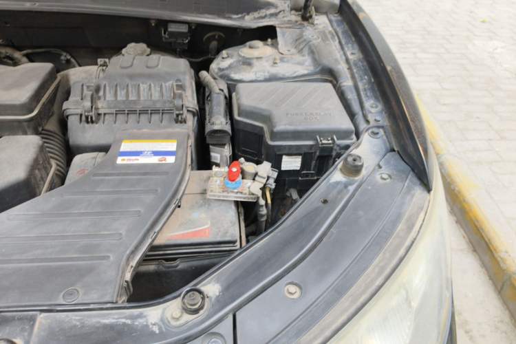 Used Hyundai Santa Fe Classic 2012 2.4 Comfort Edition 7-Seater Four-Wheel Drive Engine Bay Left