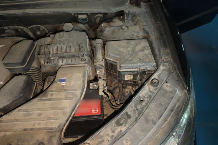 Used Hyundai Santa Fe Classic 2012 2.4 Comfort Edition 7-Seater Four-Wheel Drive Engine Bay Left