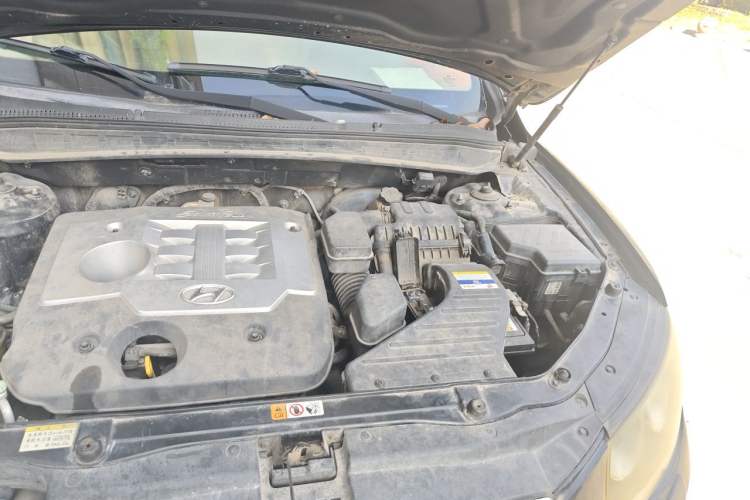 Used Hyundai Santa Fe Classic 2012 2.4 Ultimate Edition 7-Seater Four-Wheel Drive Engine Bay Left