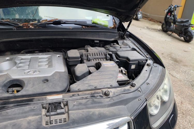 Used Hyundai Santa Fe Classic 2012 2.4 Ultimate Edition 7-Seater Four-Wheel Drive Engine Bay Left