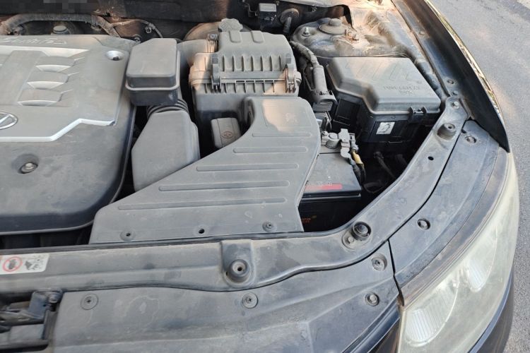 Used Hyundai Santa Fe Classic 2012 2.4 Comfort Edition 5-Seater Two-Wheel Drive Engine Bay Left