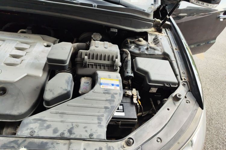 Used Hyundai Santa Fe Classic 2012 2.4 Ultimate Edition 7-Seater Four-Wheel Drive Engine Bay Left