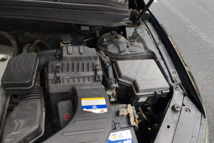 Used Hyundai Santa Fe Classic 2012 2.4 Comfort Edition 5-Seater Two-Wheel Drive Engine Bay Left