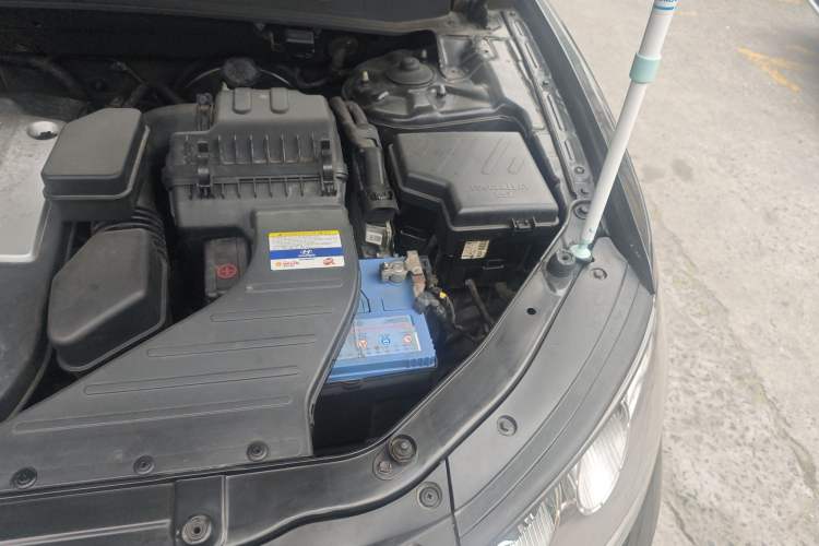 Used Hyundai Santa Fe Classic 2012 2.4 Comfort Edition 7-Seater Four-Wheel Drive Engine Bay Left
