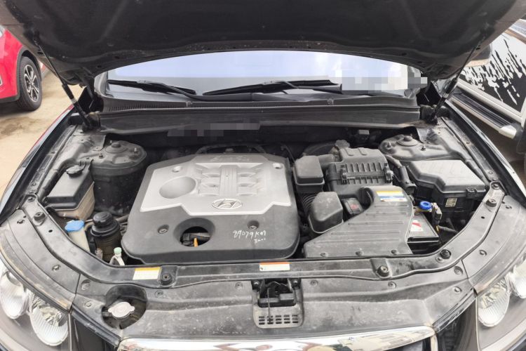 Used Hyundai Santa Fe Classic 2012 2.4 Ultimate Edition 7-Seater Four-Wheel Drive Engine Bay