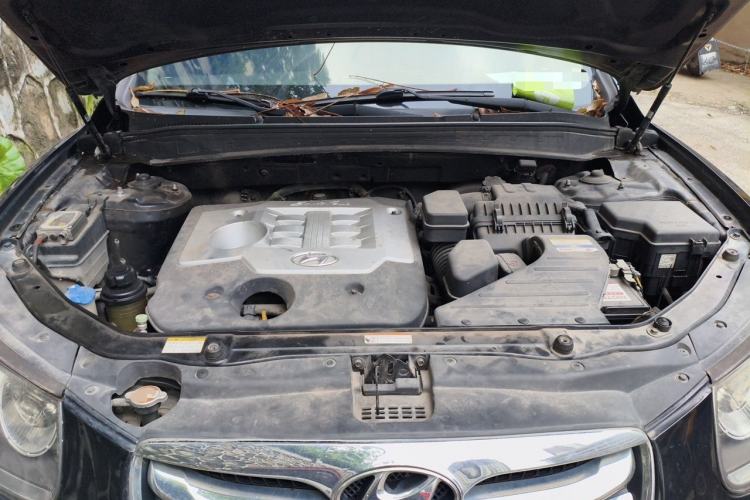 Used Hyundai Santa Fe Classic 2012 2.4 Ultimate Edition 7-Seater Four-Wheel Drive Engine Bay